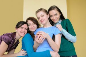 Photo helping friends overcome difficulties