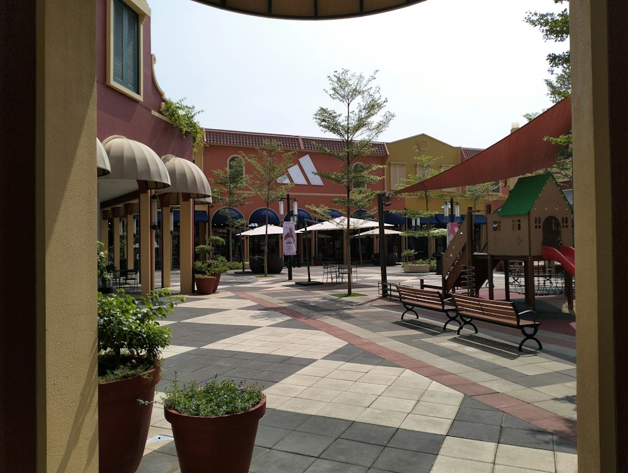 outlet shopping